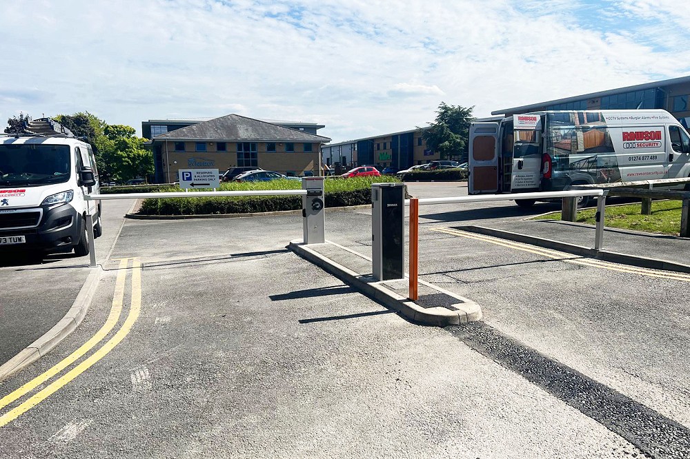 Electric parking barrier