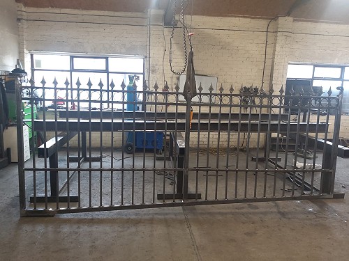 Classic style steel gate