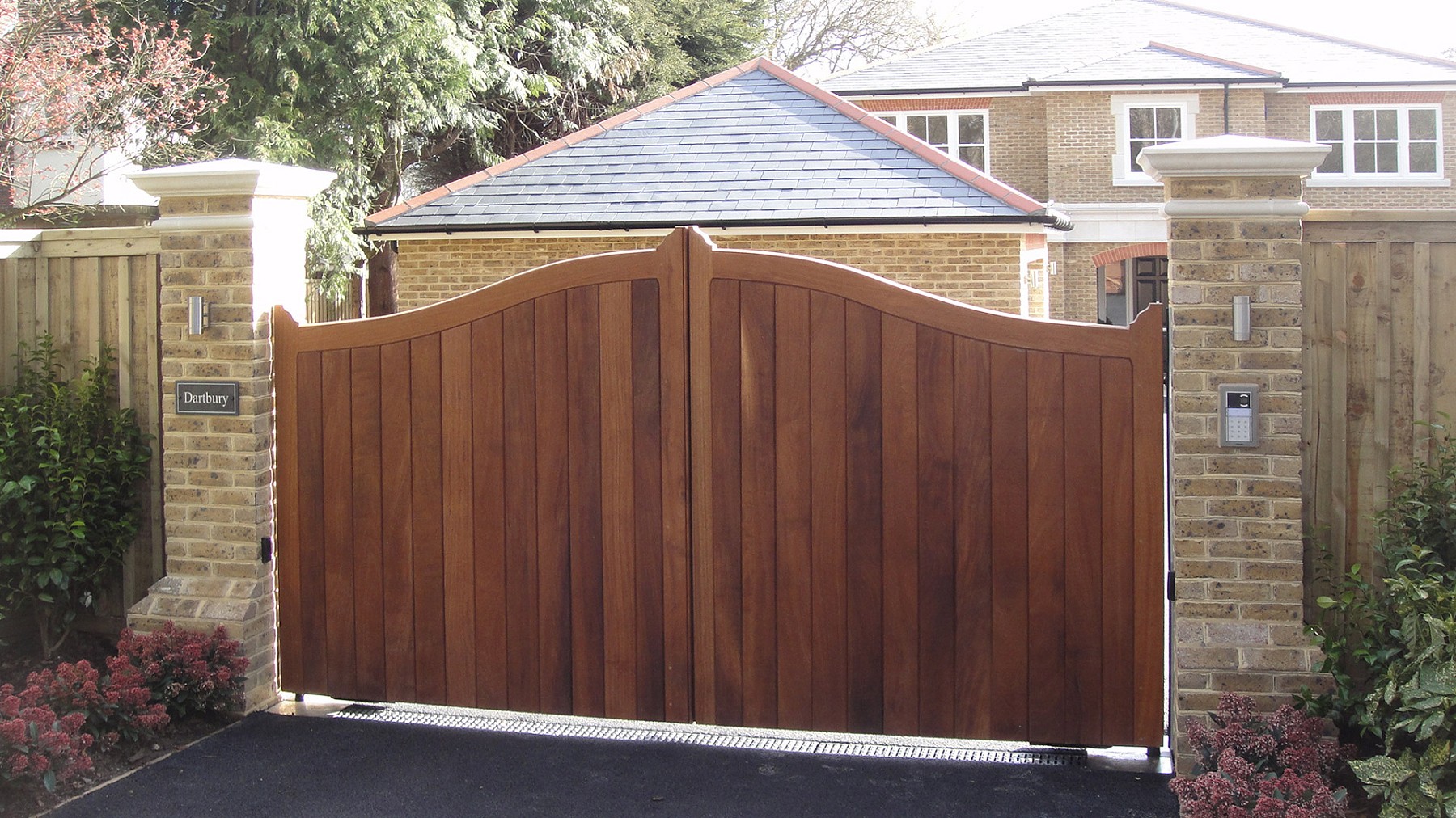 Bespoke Electric Gates for Homes & Businesses | Rawson Automation