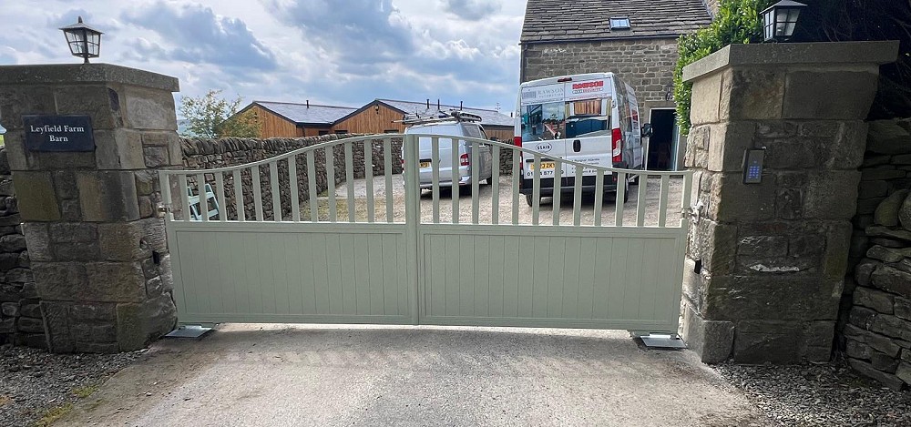 Green Aluminium Cladded Steel Electric Gates farm style