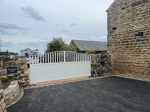 Farm Style Automatic Gate - Side view